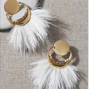 Sandy Hyun Erynn white feather earrings